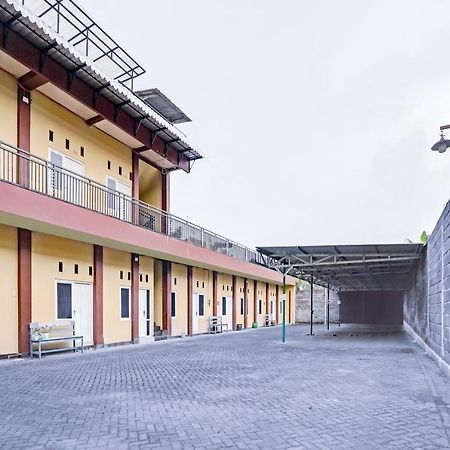 Oyo 3298 Bromo Guest House Family 말랑 외부 사진