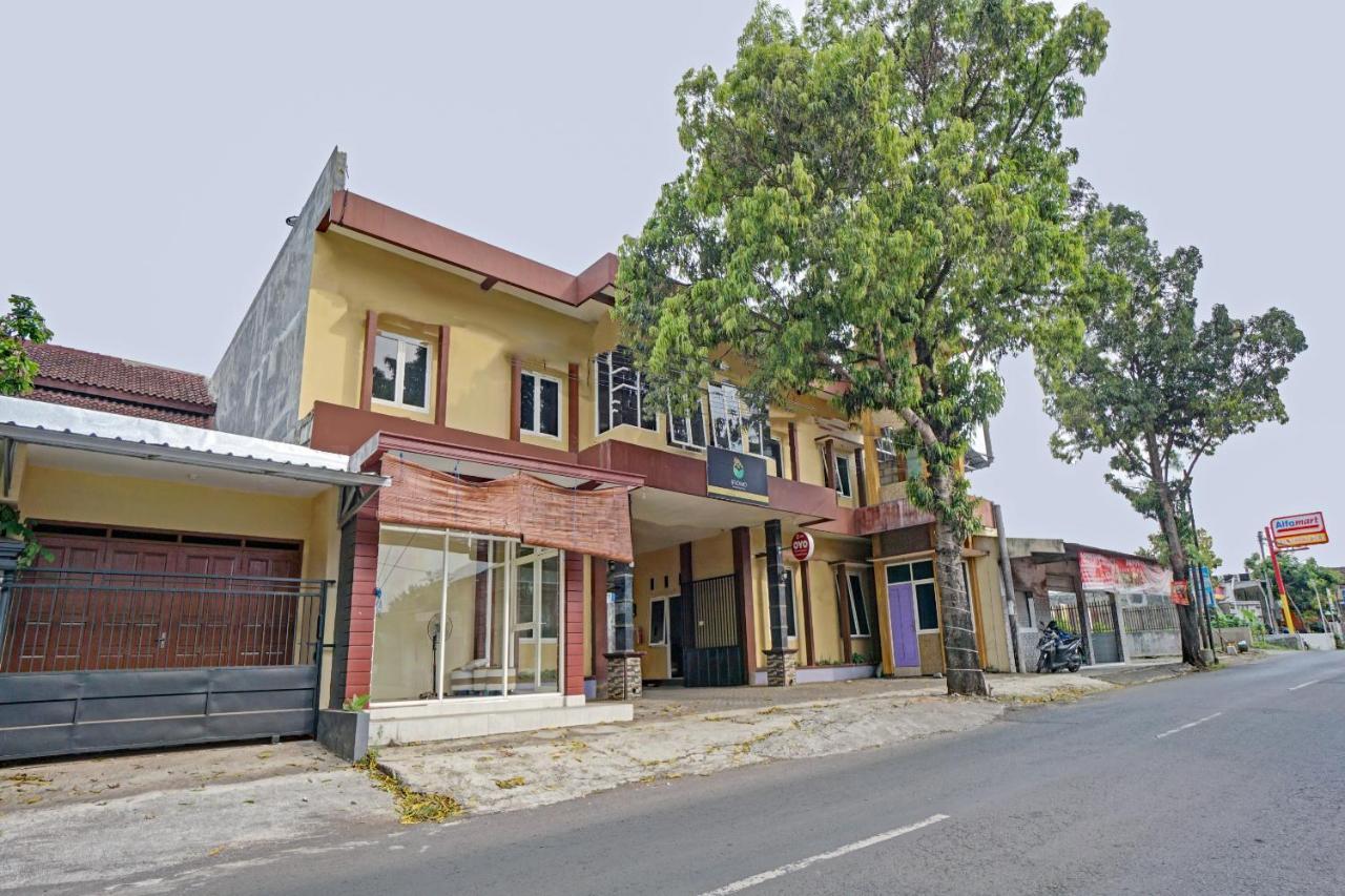 Oyo 3298 Bromo Guest House Family 말랑 외부 사진