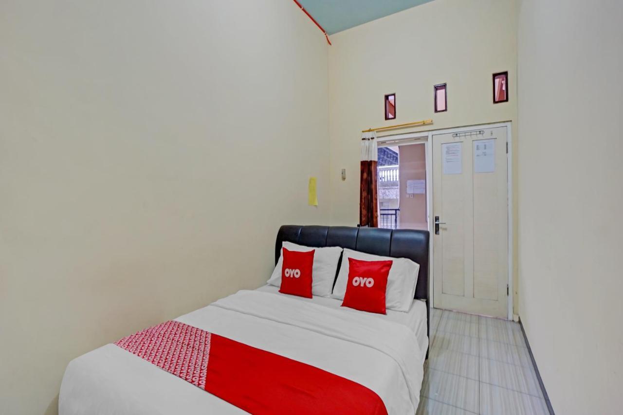 Oyo 3298 Bromo Guest House Family 말랑 외부 사진