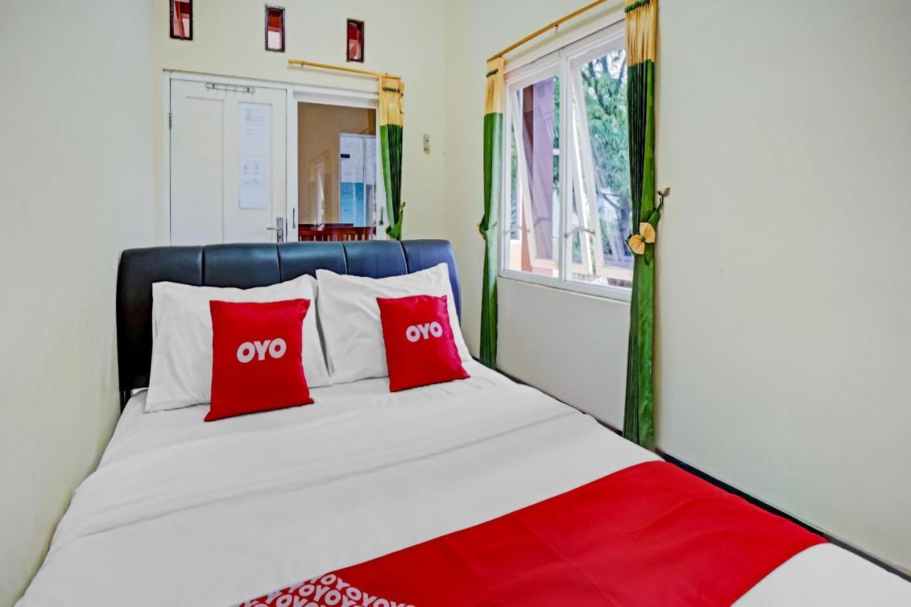 Oyo 3298 Bromo Guest House Family 말랑 외부 사진